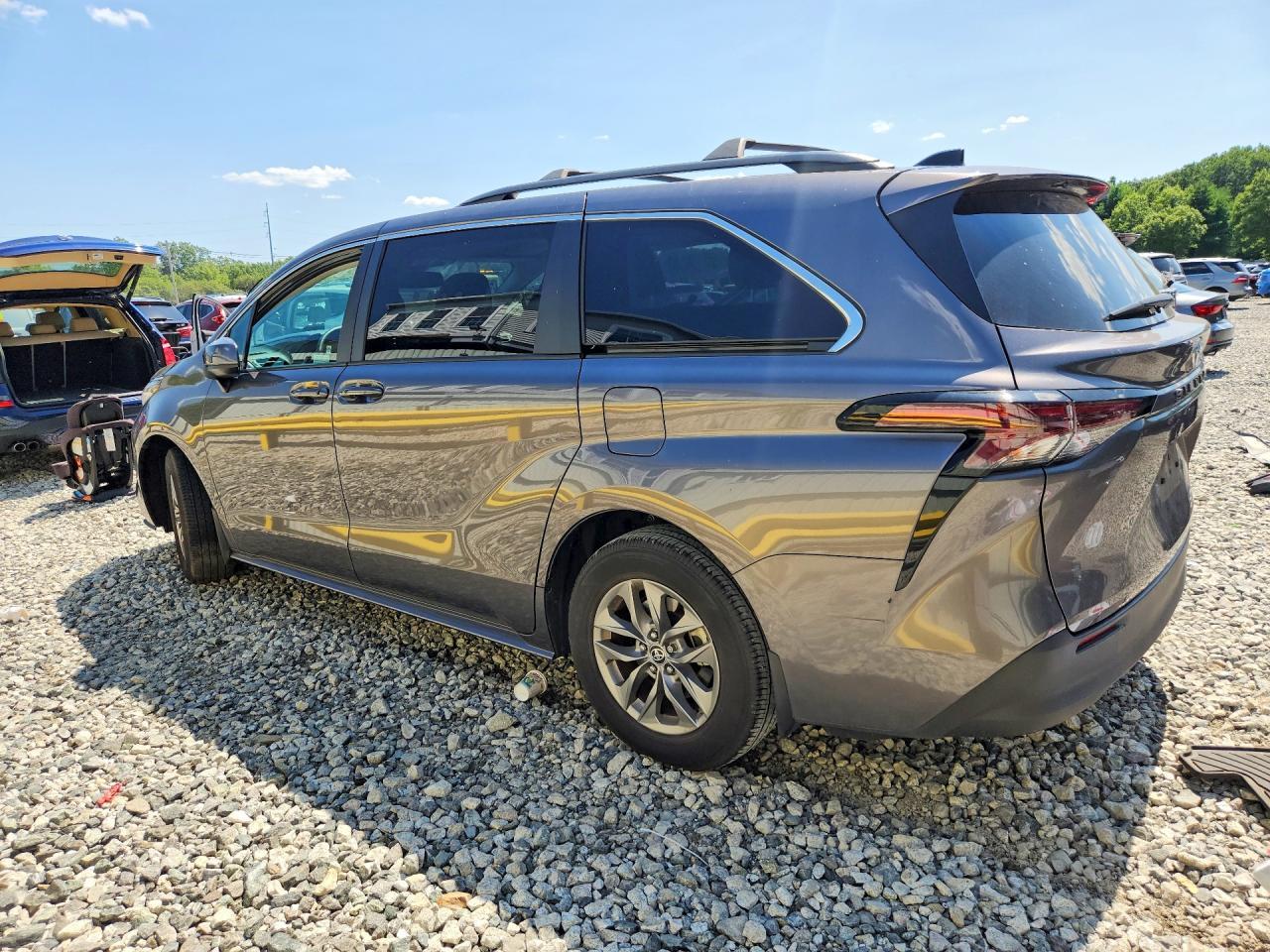 2024 Toyota Sienna Le - Image 2