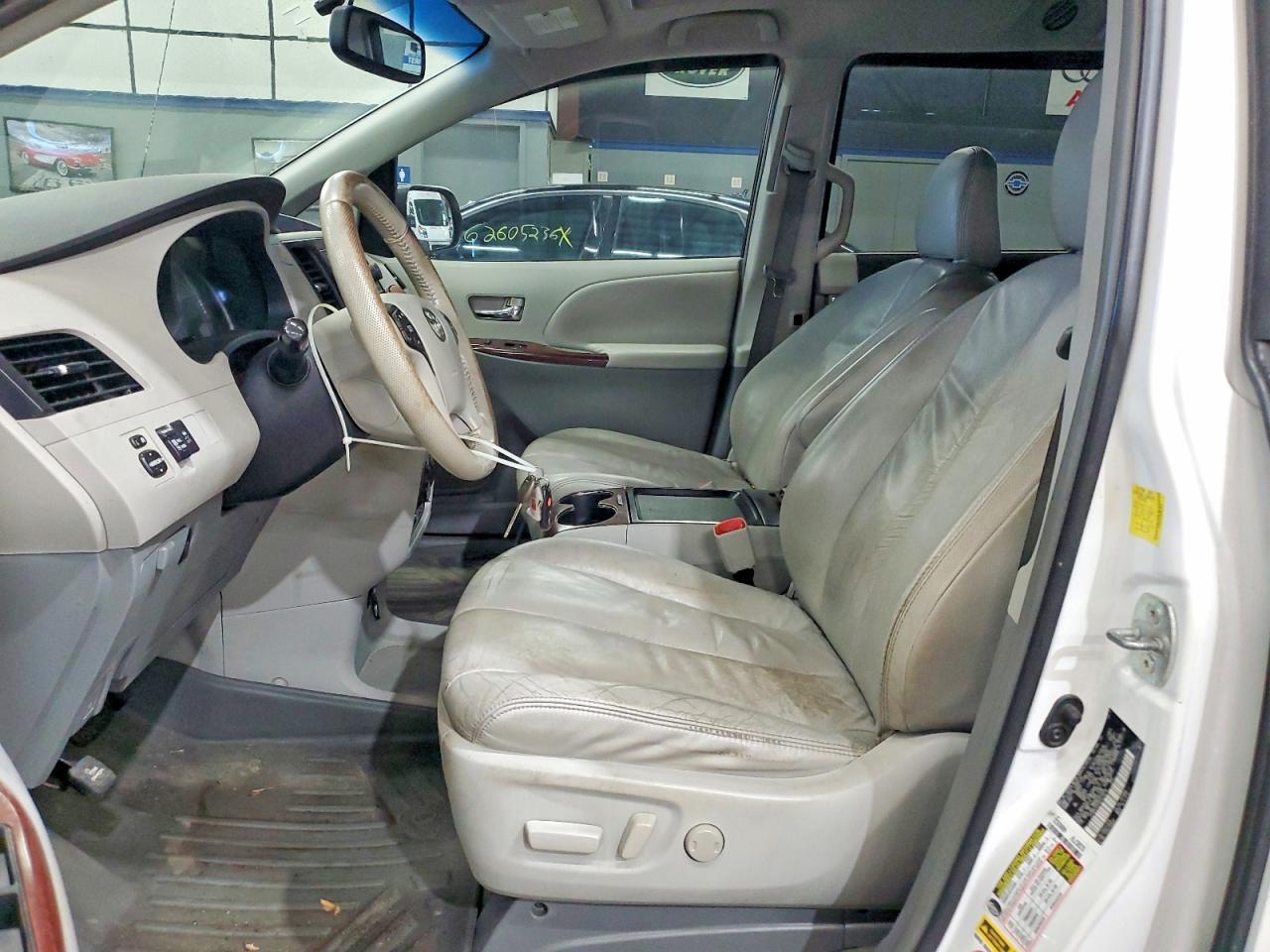 2011 Toyota Sienna Xle 7-Passenger - Image 7