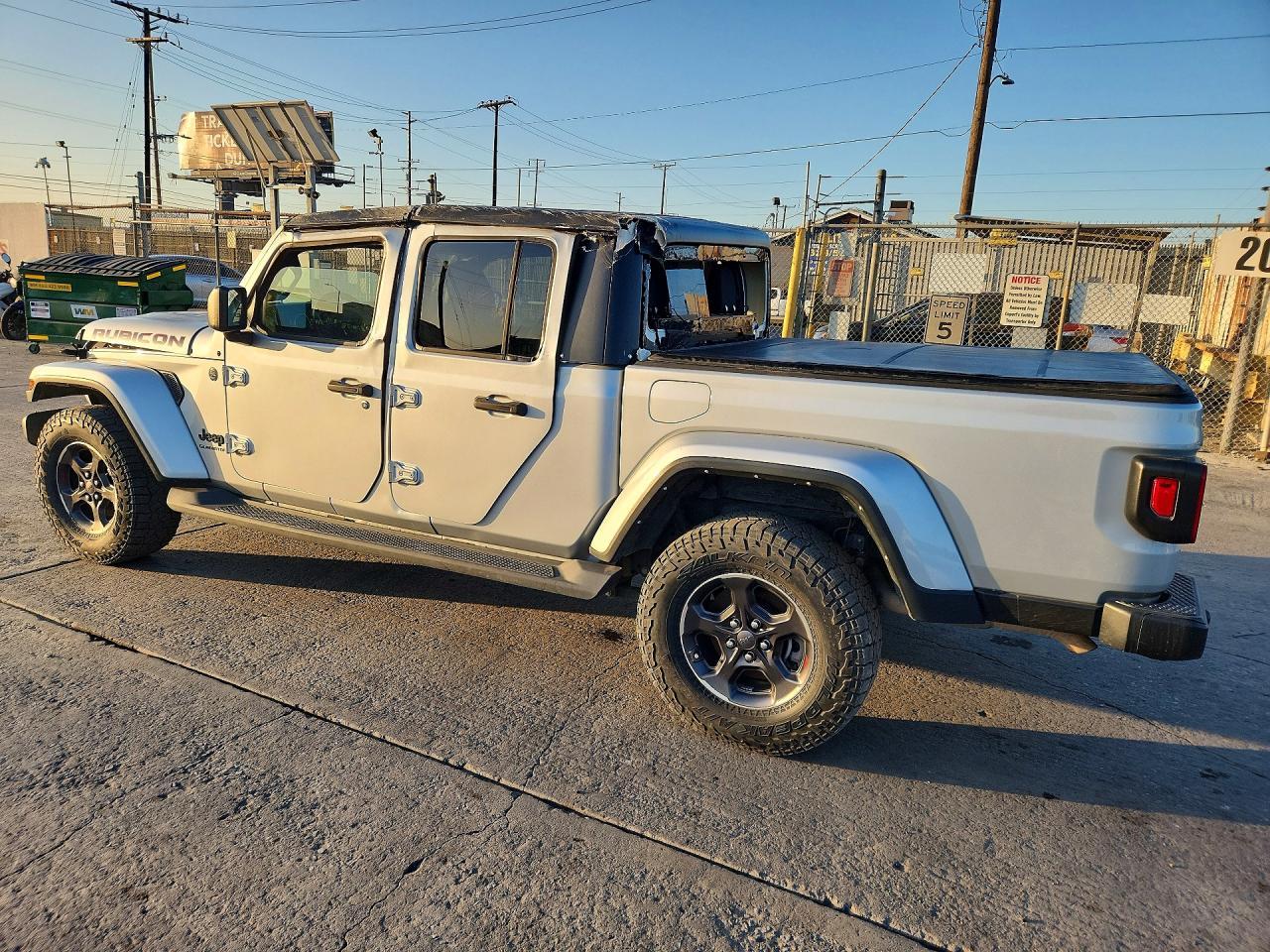 2022 Jeep Gladiator Sport - Фото 2