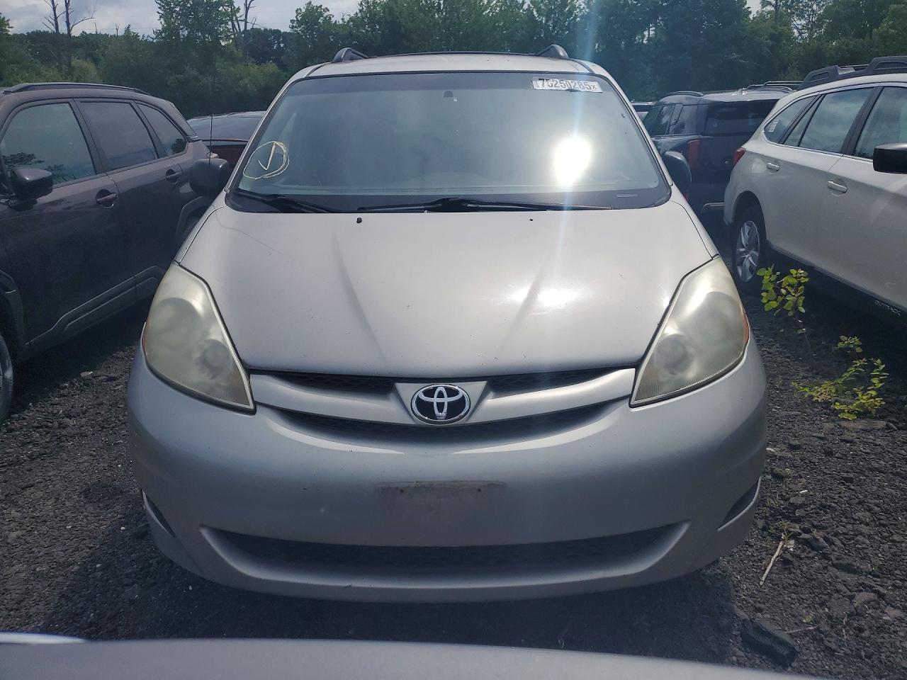 2010 Toyota Sienna Le - Фото 5