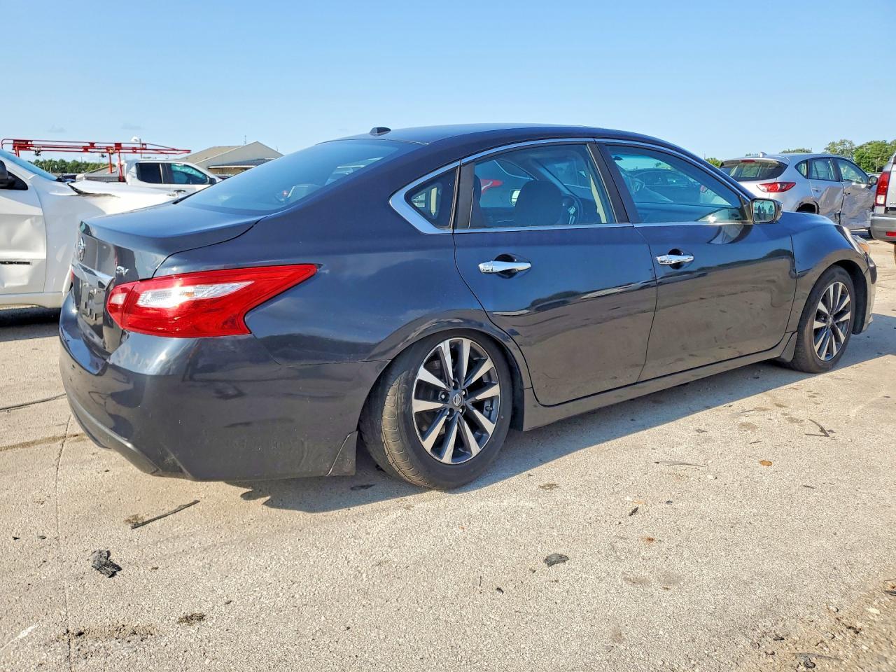 2016 Nissan Altima 2.5 - Image 3