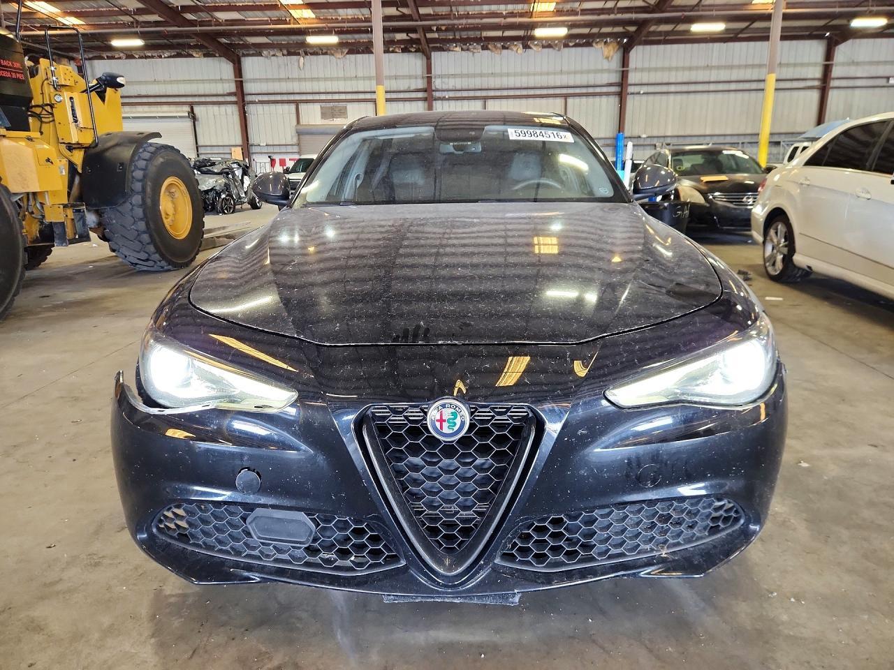 2019 Alfa Romeo Giulia - Image 5