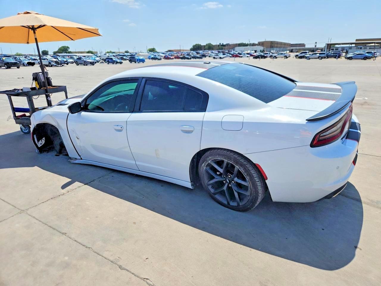 2019 Dodge Charger Sxt - Image 2