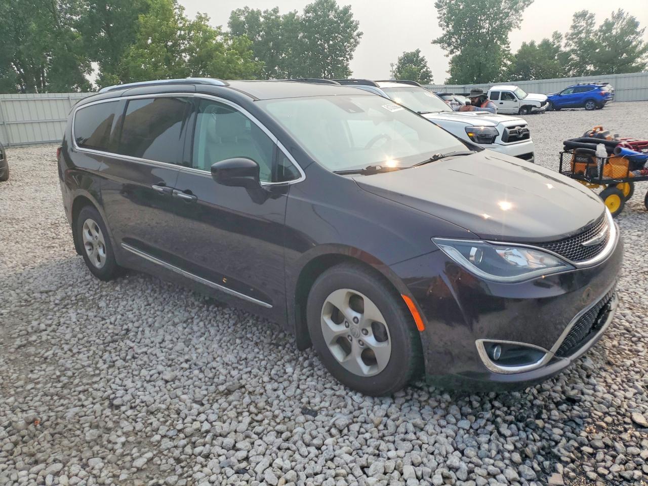 2017 Chrysler Pacifica Touring L Plus - Image 4