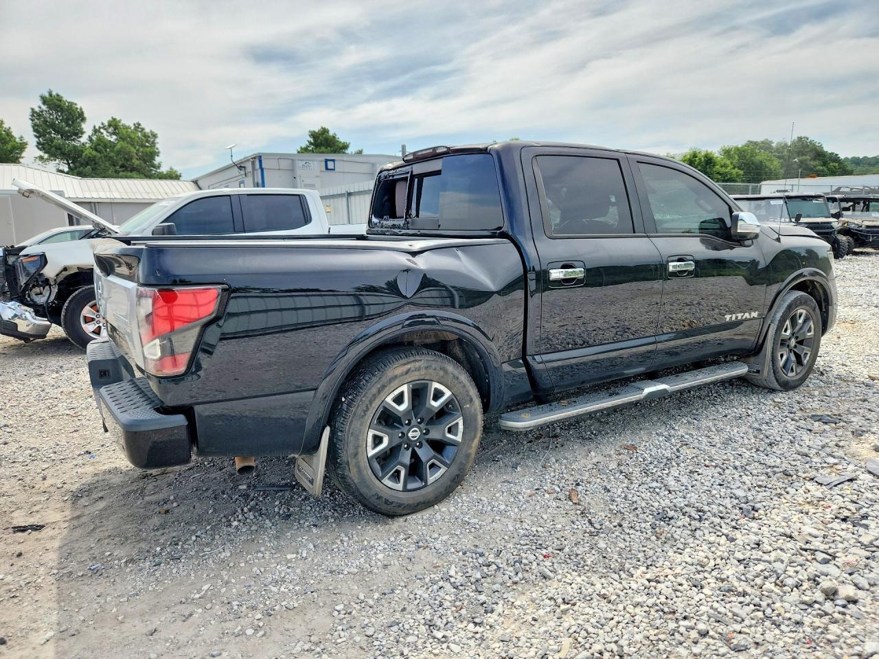 2021 Nissan Titan Platinum Reserve - Фото 3