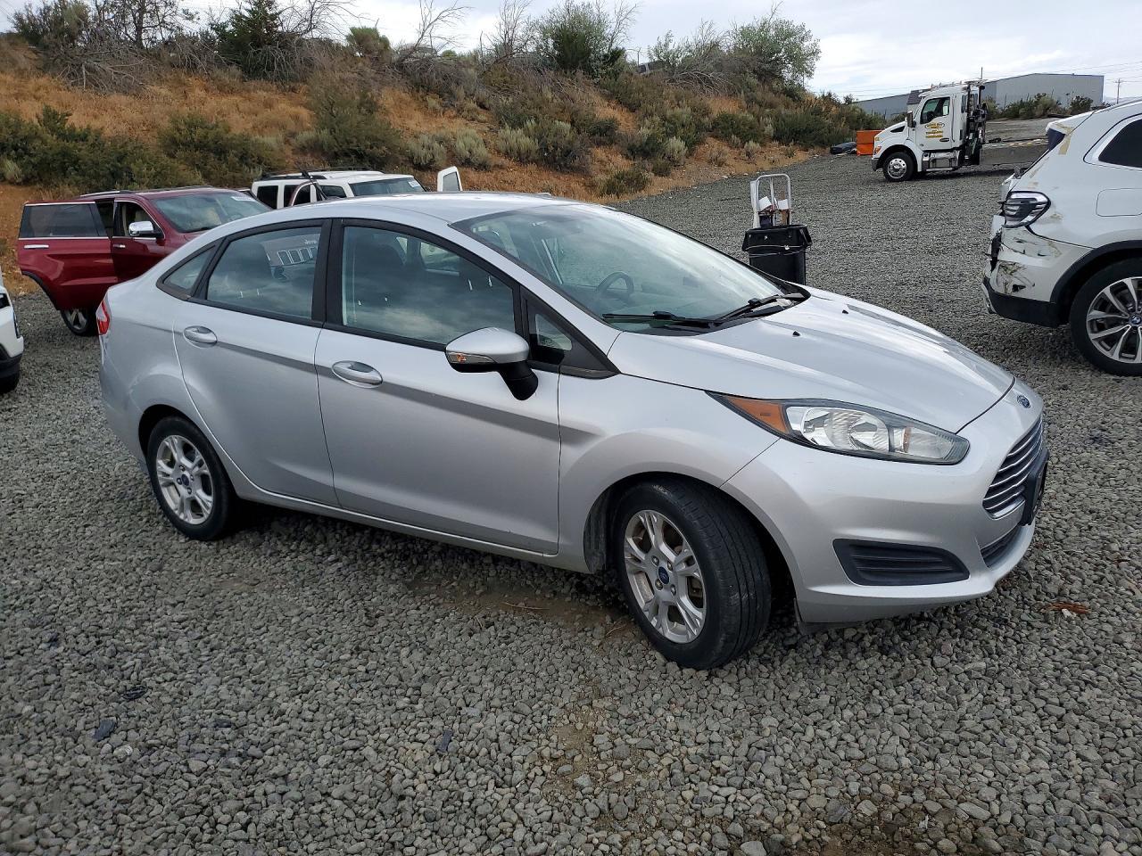 2014 Ford Fiesta Se - Фото 4