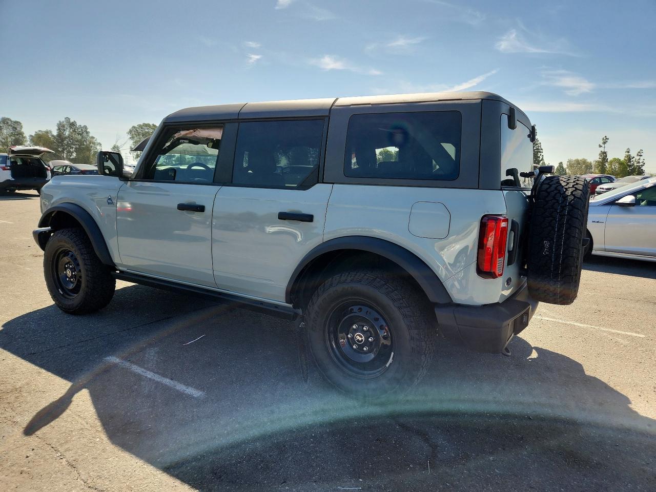 2023 Ford Bronco Base - Image 2