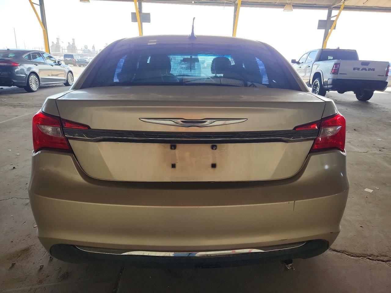 2013 Chrysler 200 Lx - Фото 6