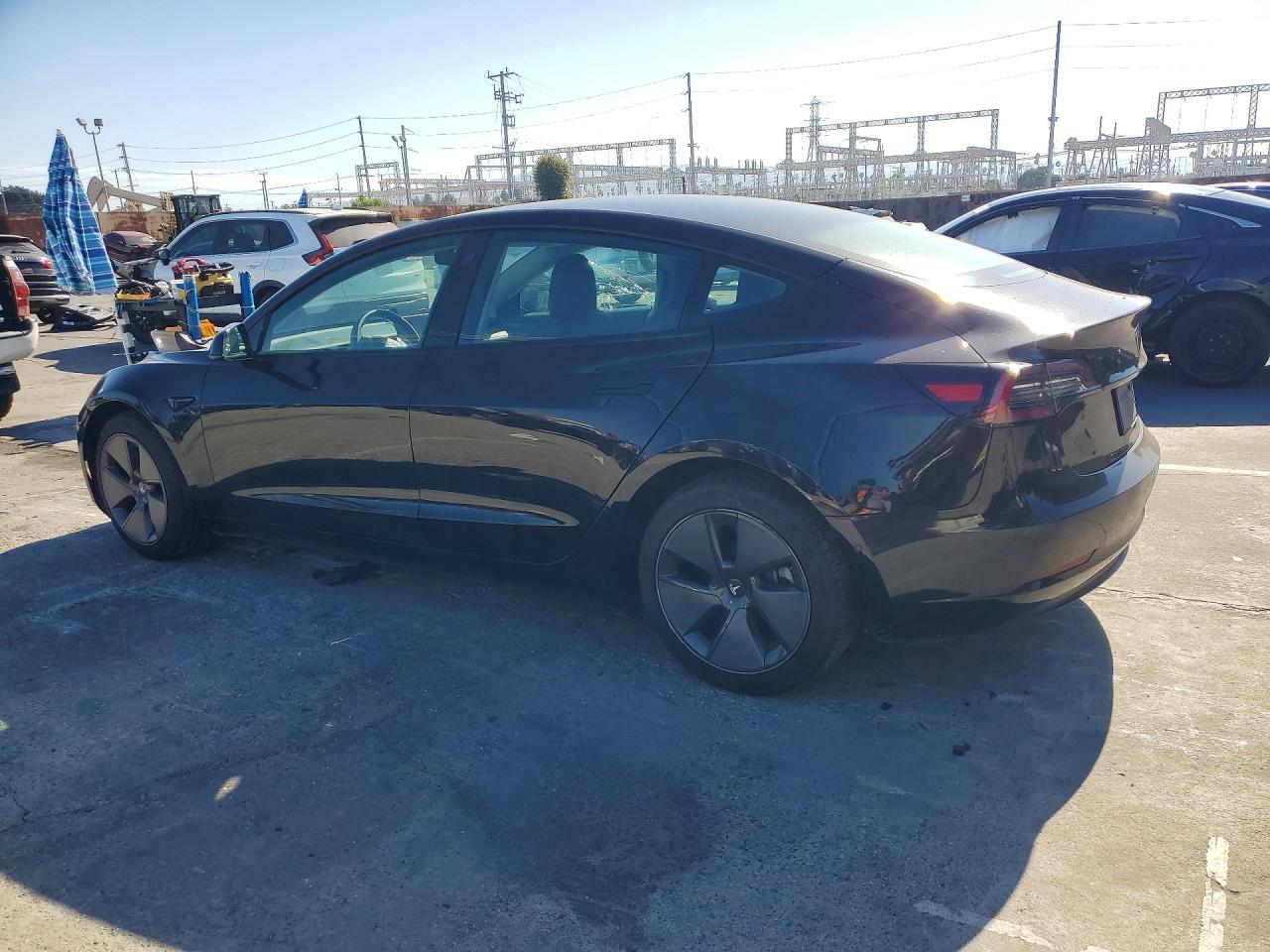 2022 Tesla Model 3 - Фото 2