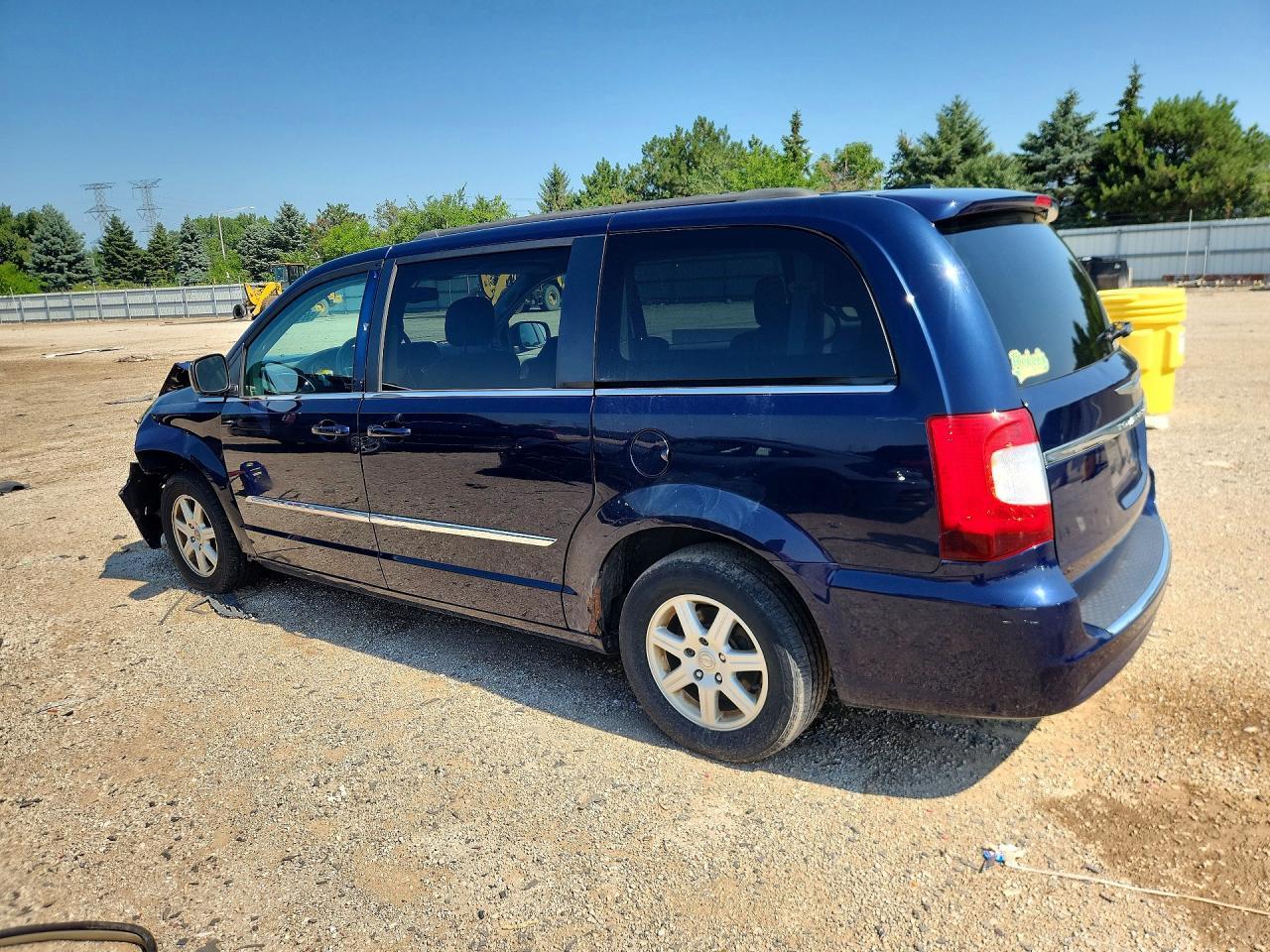 2012 Chrysler Town & Country Touring - Image 2