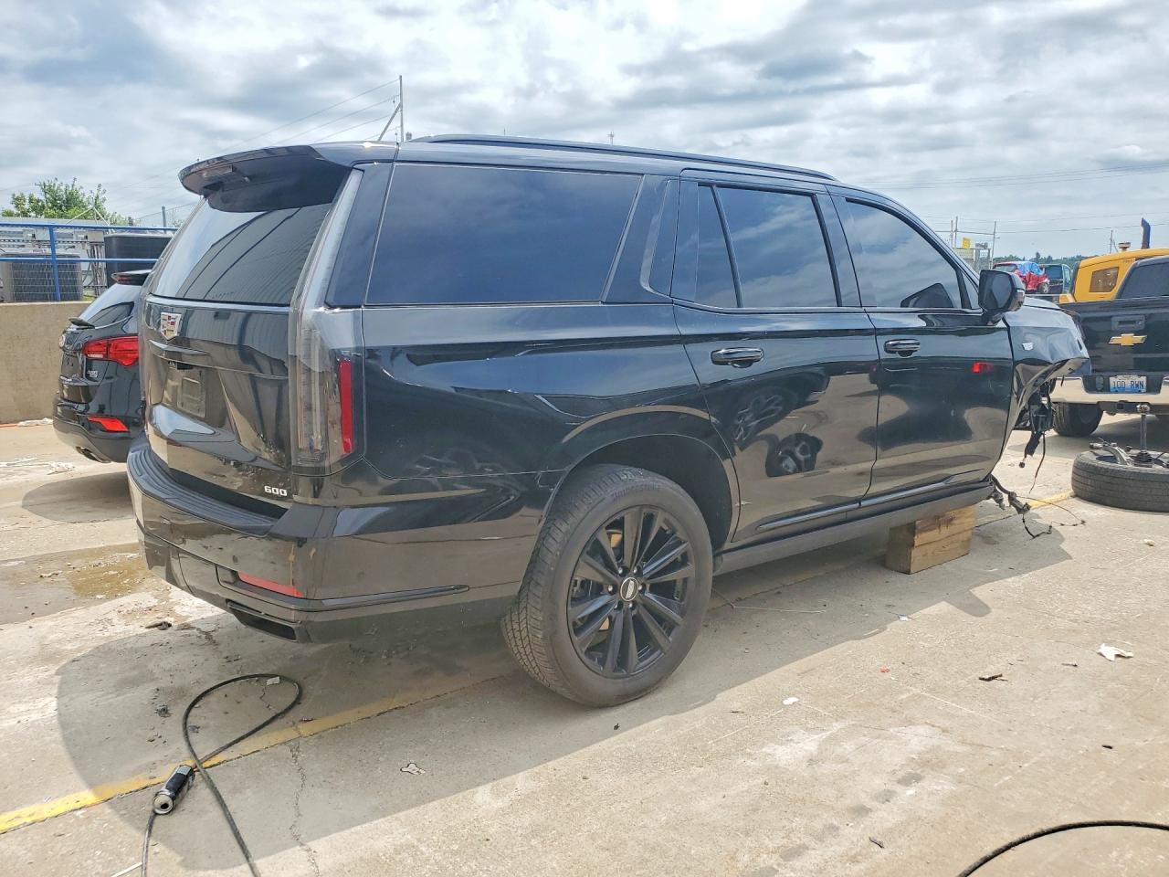 2025 Cadillac Escalade Sport - Фото 3