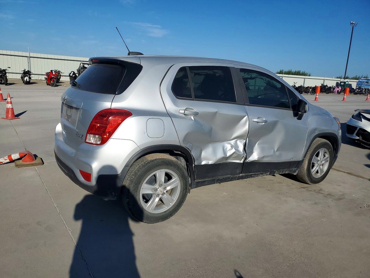 2020 Chevrolet Trax Ls - Фото 3
