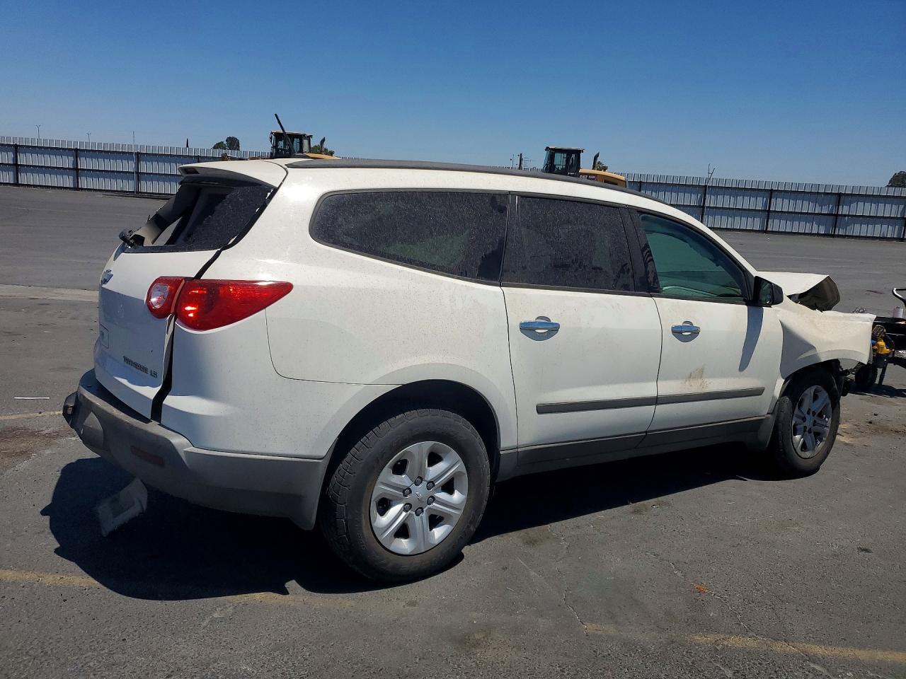 2012 Chevrolet Traverse Ls - Image 3