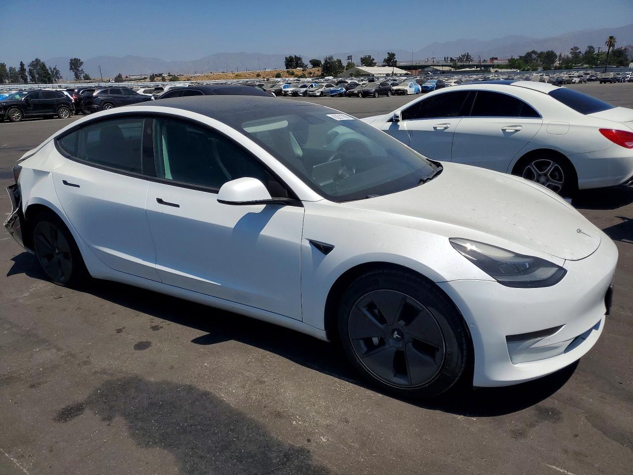 2021 Tesla Model 3 - Фото 4