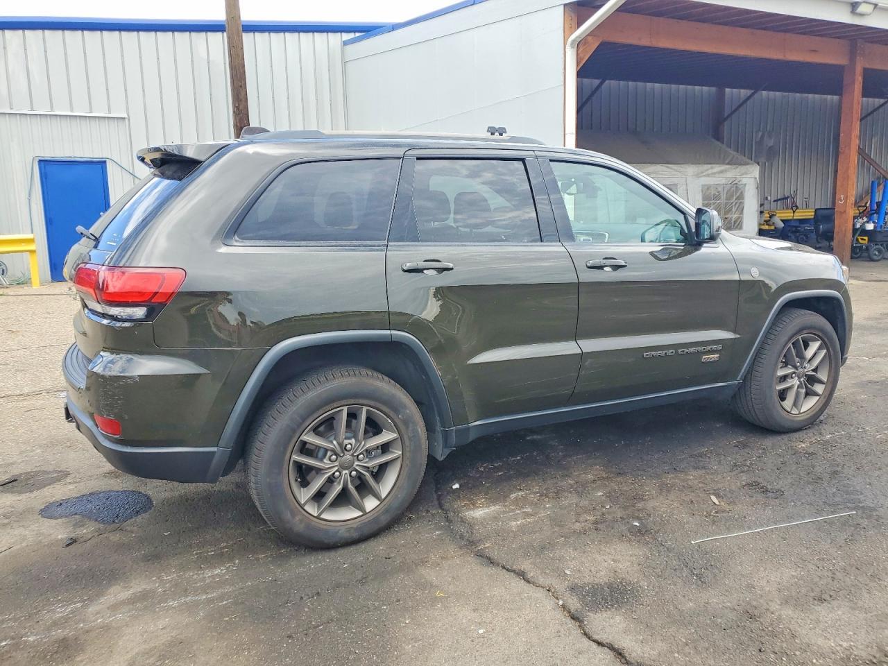 2016 Jeep Grand Cherokee Laredo - Image 3