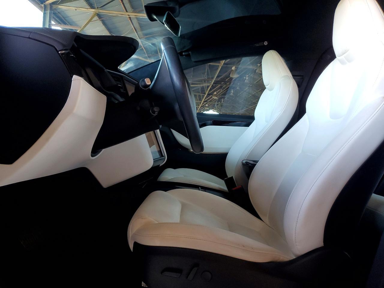 2020 Tesla Model X - Фото 7