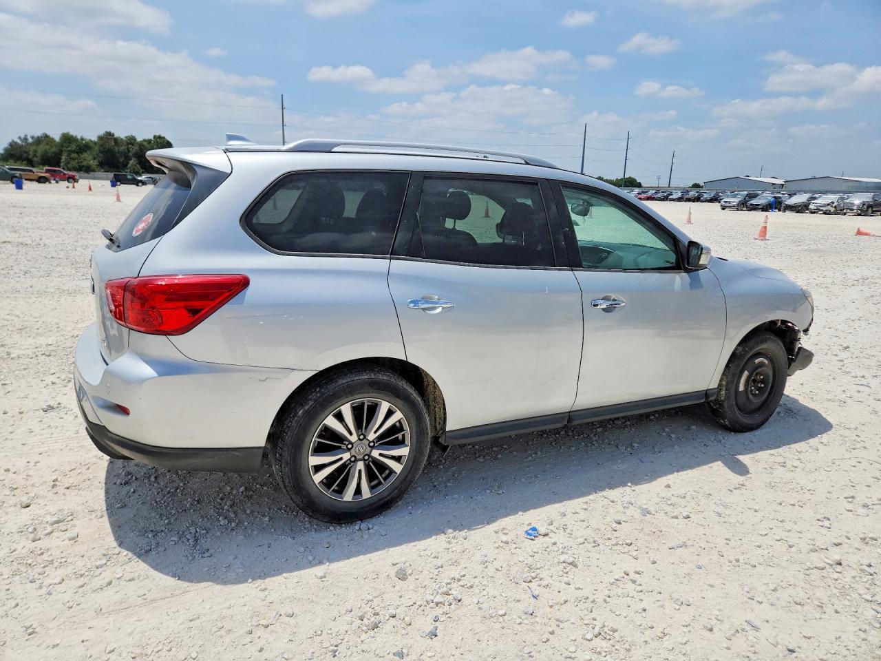 2020 Nissan Pathfinder Sv - Image 3