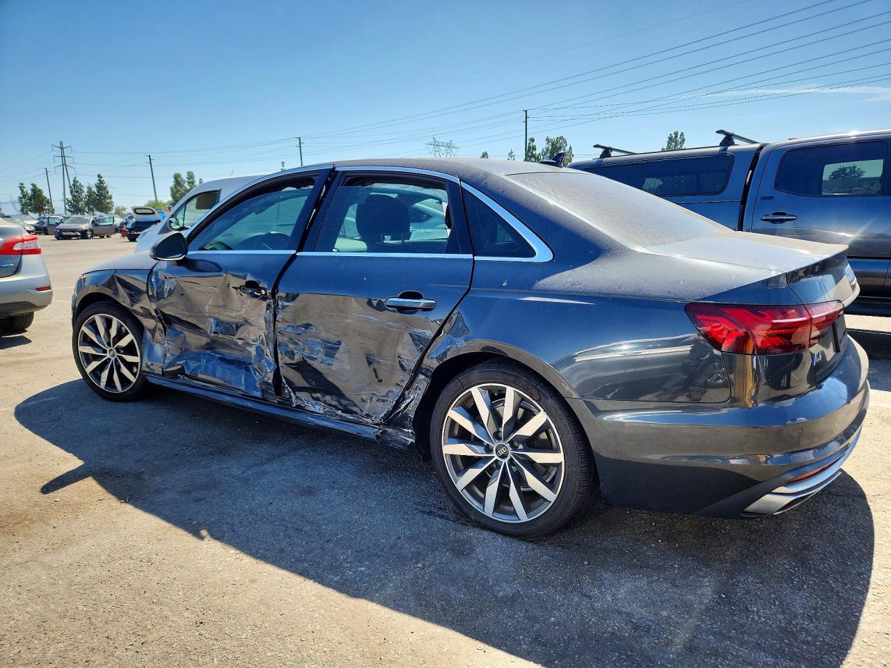 2021 Audi A4 Premium Plus 40 - Фото 2