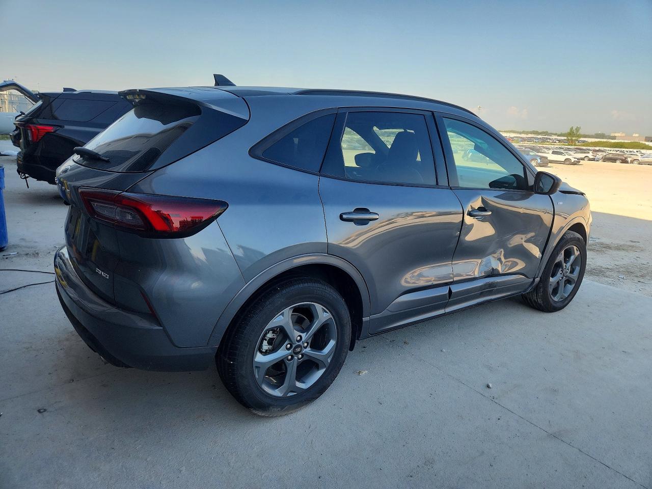 2023 Ford Escape St Line - Image 3