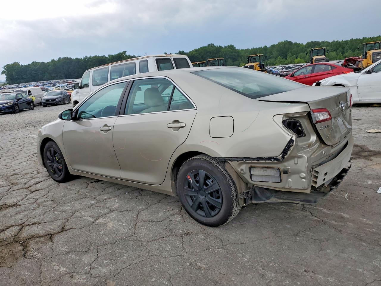 2013 Toyota Camry Le - Image 2