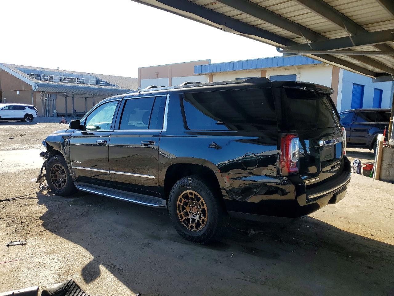 2015 GMC Yukon Xl Denali - Image 2