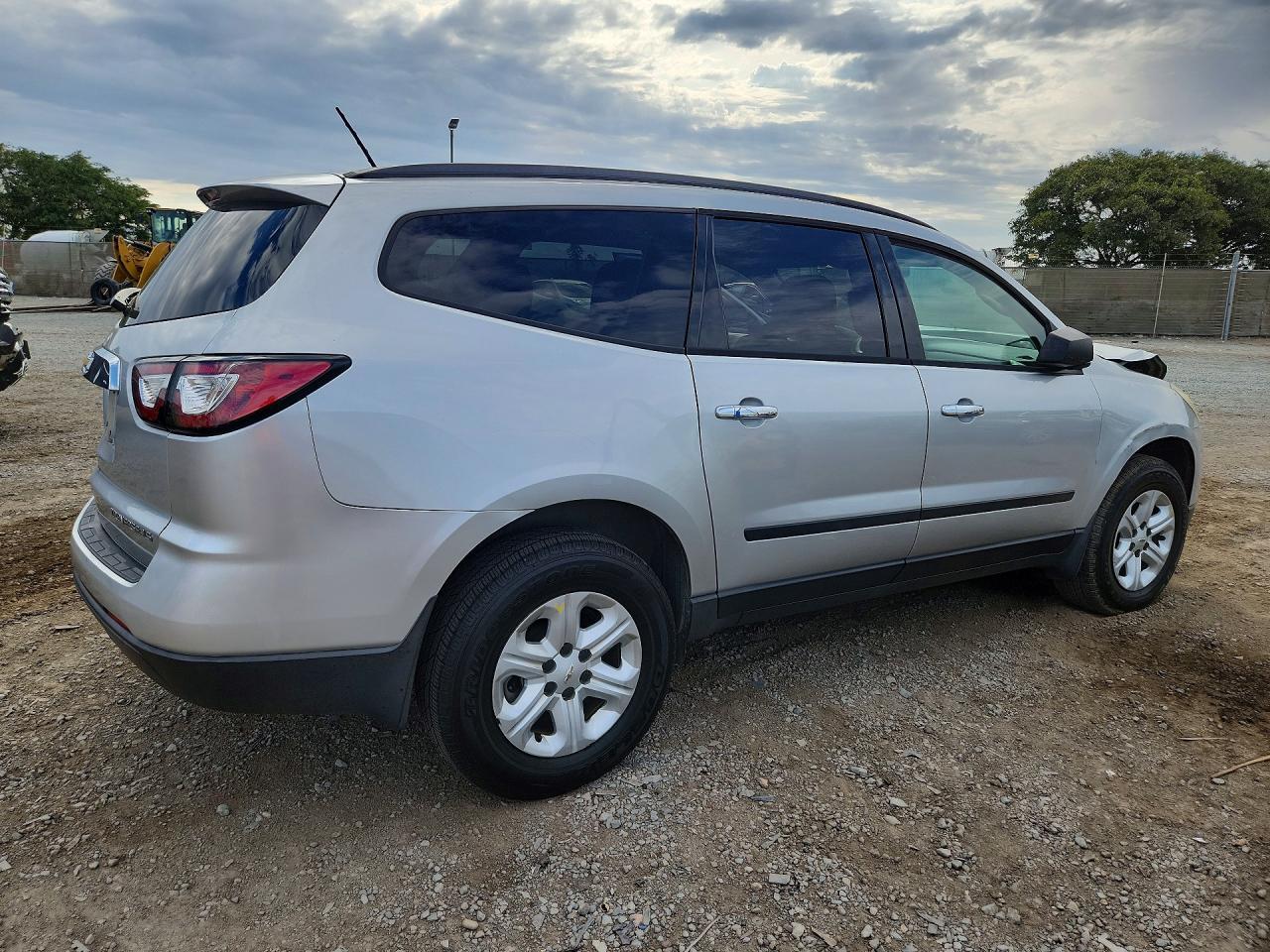 2015 Chevrolet Traverse Ls - Image 3