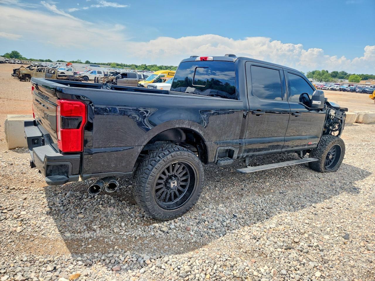 2025 Ford F250 Super Duty - Фото 3