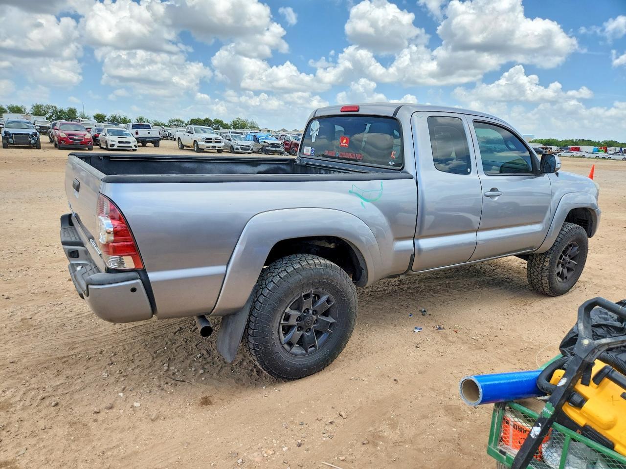 2015 Toyota Tacoma Prerunner Access Cab - Image 3