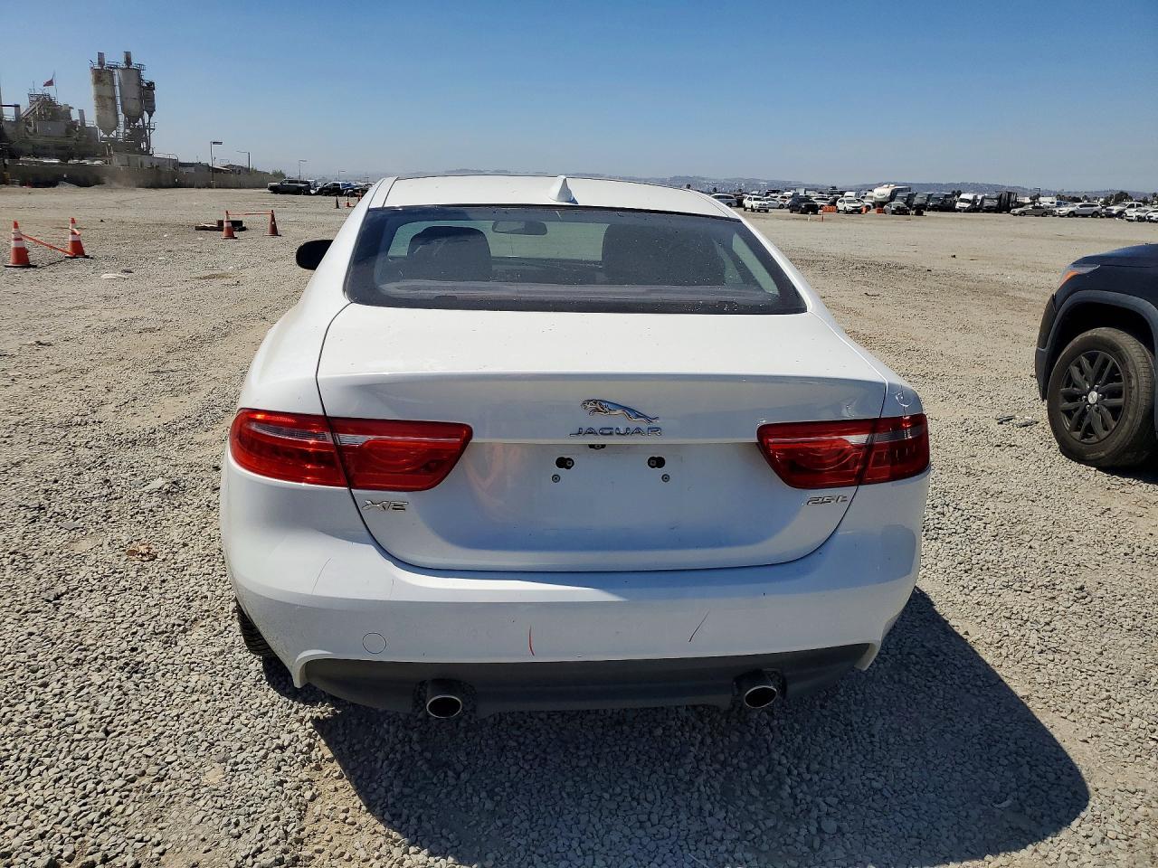 2019 Jaguar Xe Premium - Фото 6