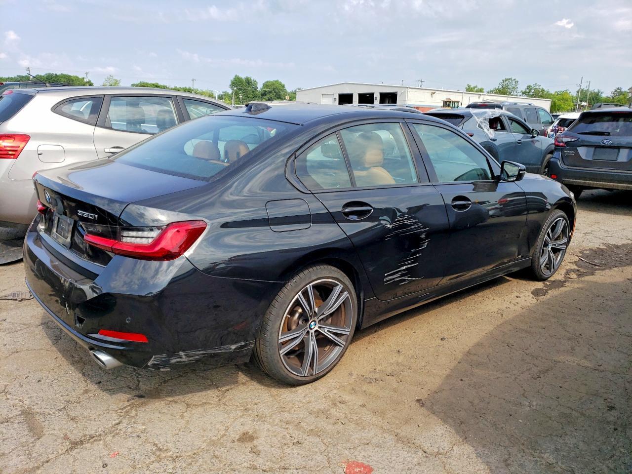 2023 BMW 330Xi - Фото 3