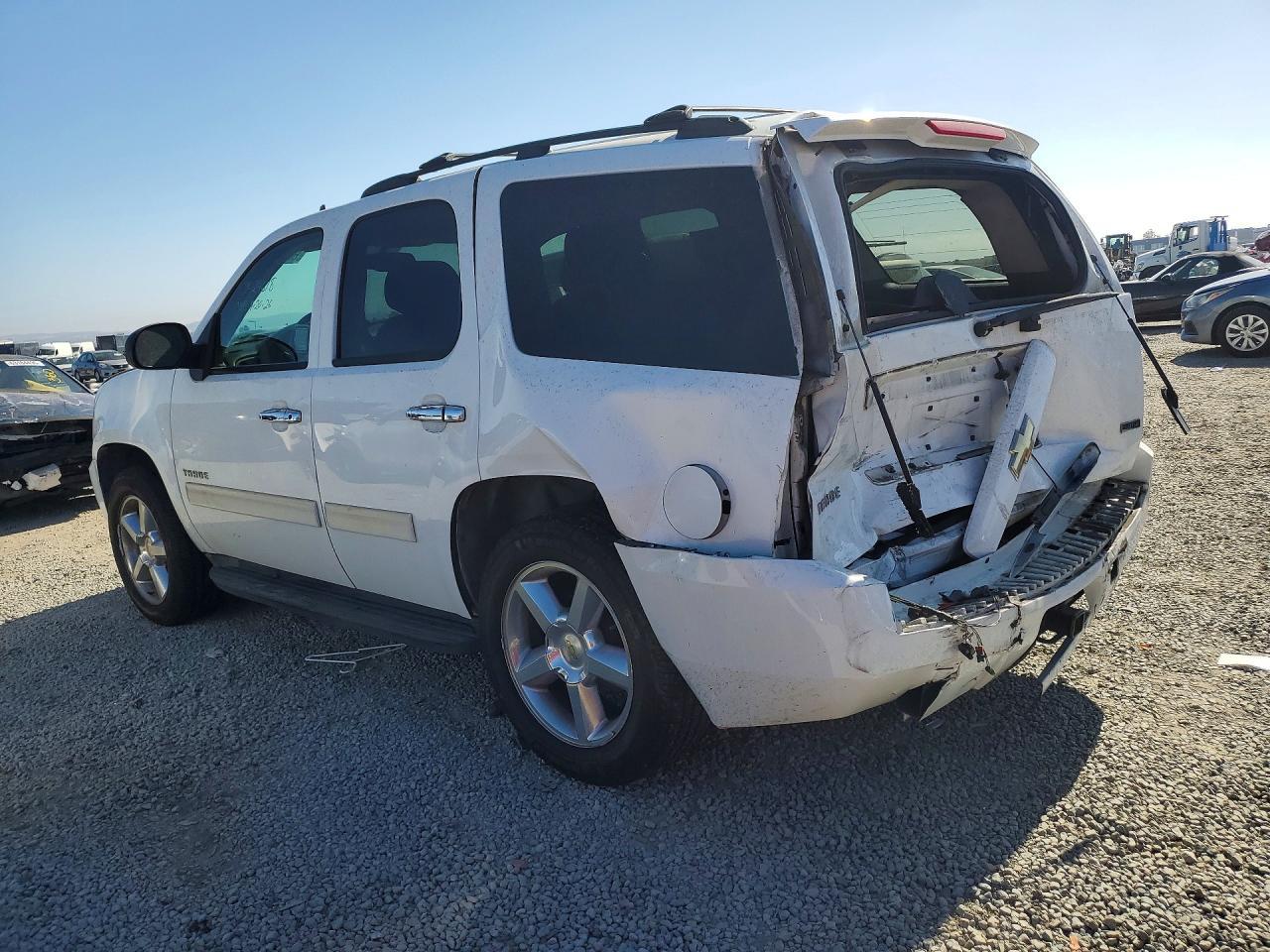 2011 Chevrolet Tahoe C1500 Ls - Фото 2