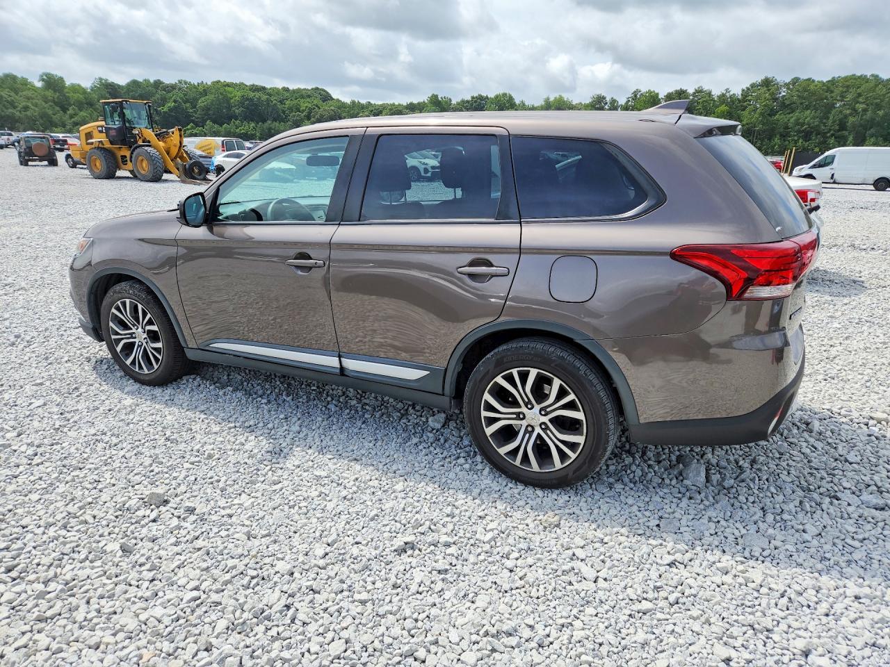 2018 Mitsubishi Outlander Es - Image 2