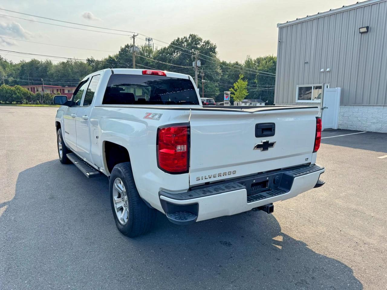2017 Chevrolet Silverado K1500 Lt - Image 2