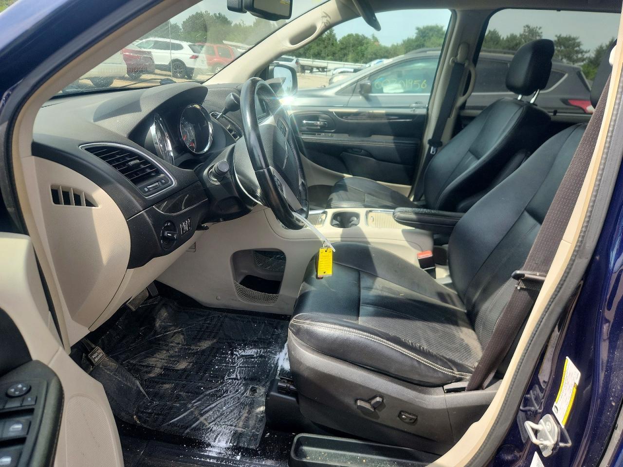 2015 Chrysler Town & Country Touring L - Фото 7