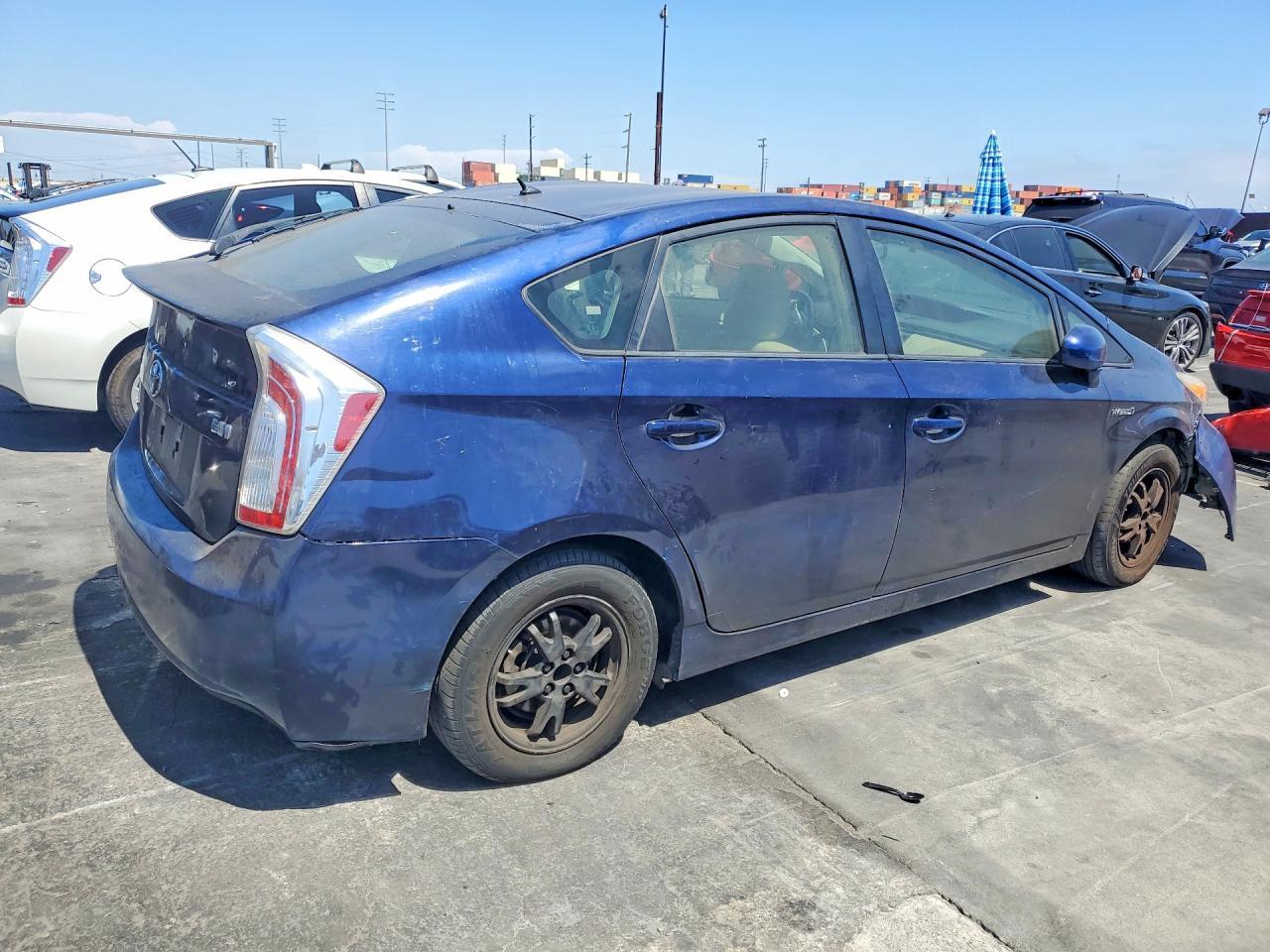 2012 Toyota Prius Two - Фото 3