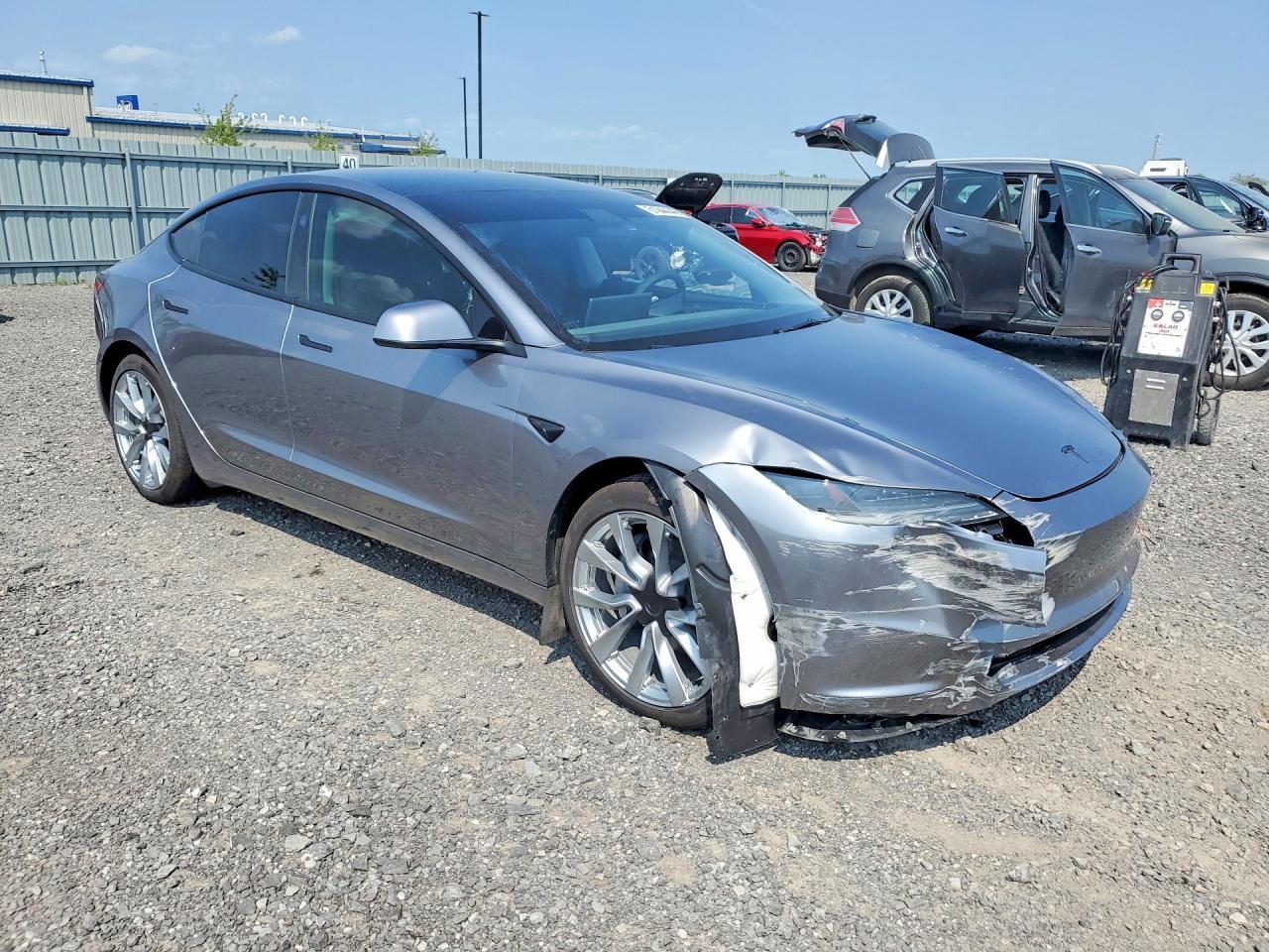 2026 Tesla Model 3 - Фото 4