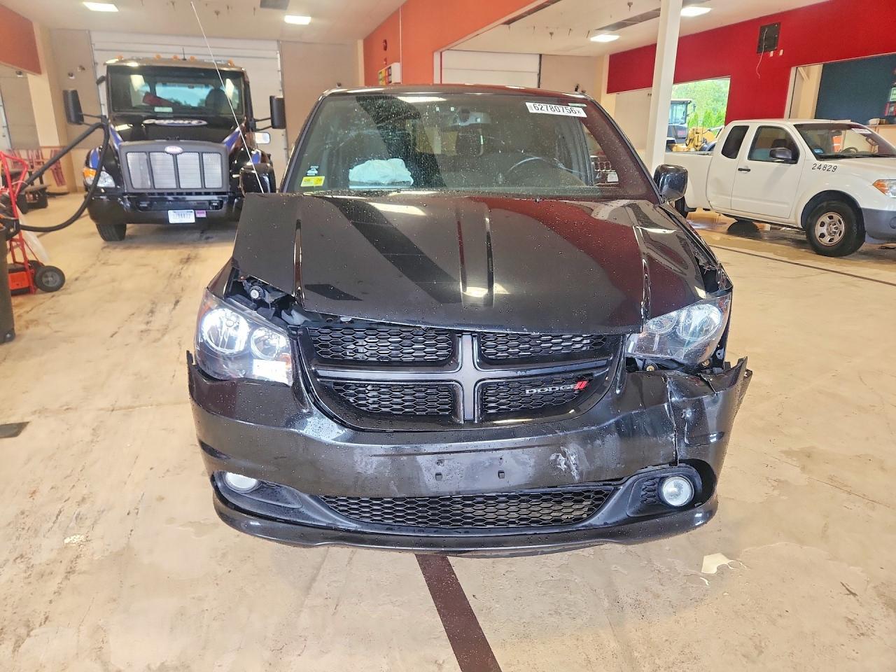 2016 Dodge Grand Caravan R/T - Image 5