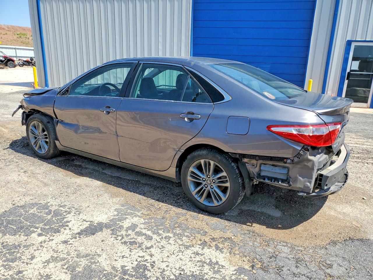 2017 Toyota Camry Se - Фото 2