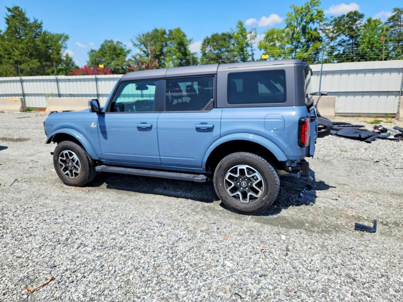 2024 Ford Bronco Outer Banks - Image 2