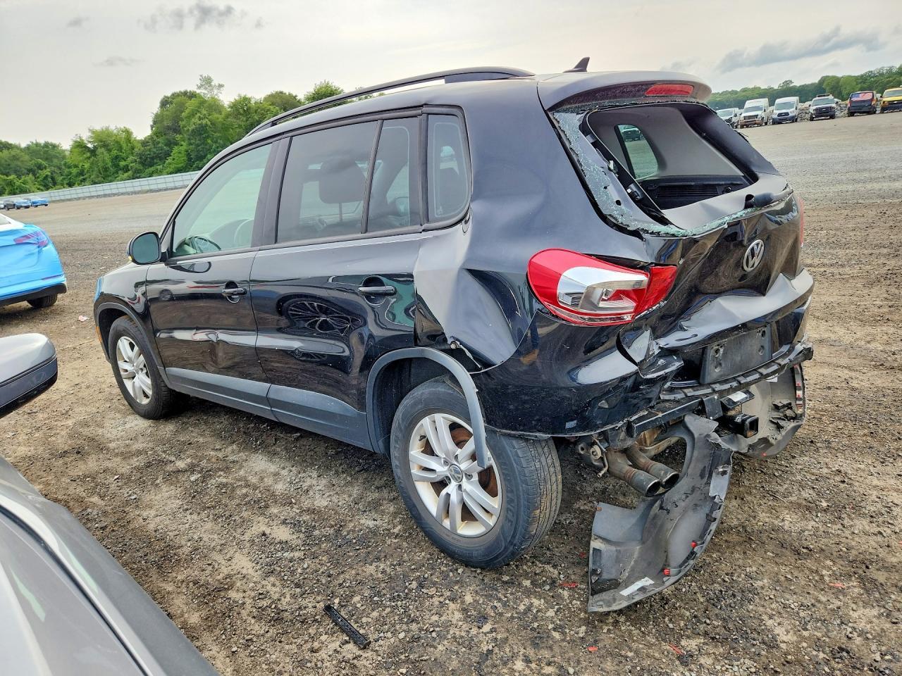 2017 Volkswagen Tiguan S - Image 2