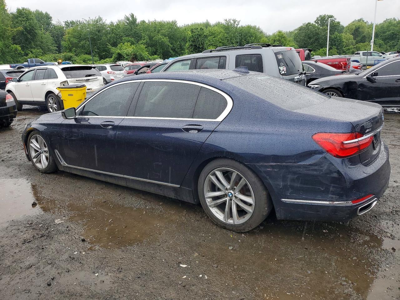 2018 BMW 750 Xi - Image 2