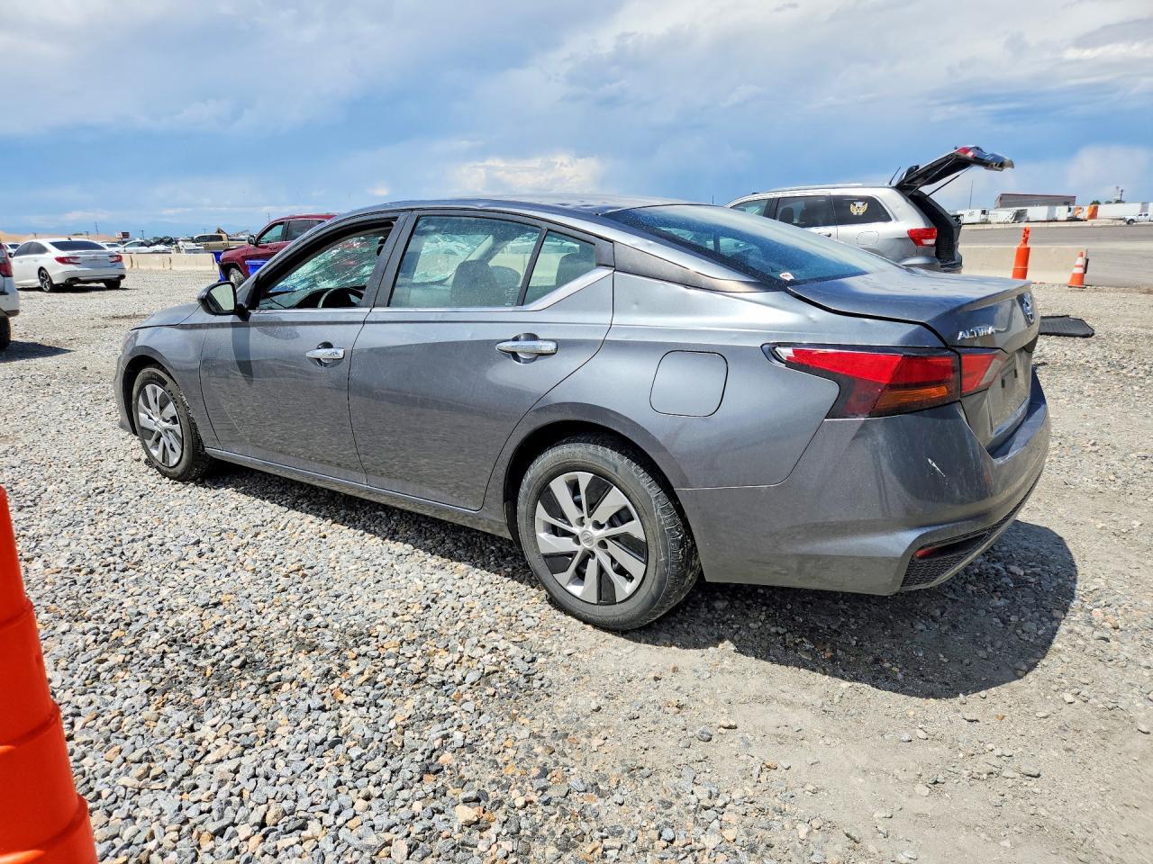 2022 Nissan Altima S - Фото 2