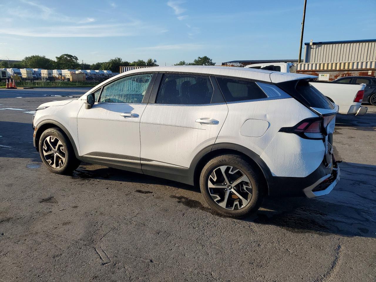 2024 Kia Sportage Ex - Image 2