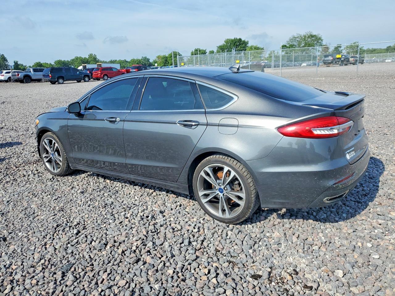 2020 Ford Fusion Titanium - Фото 2