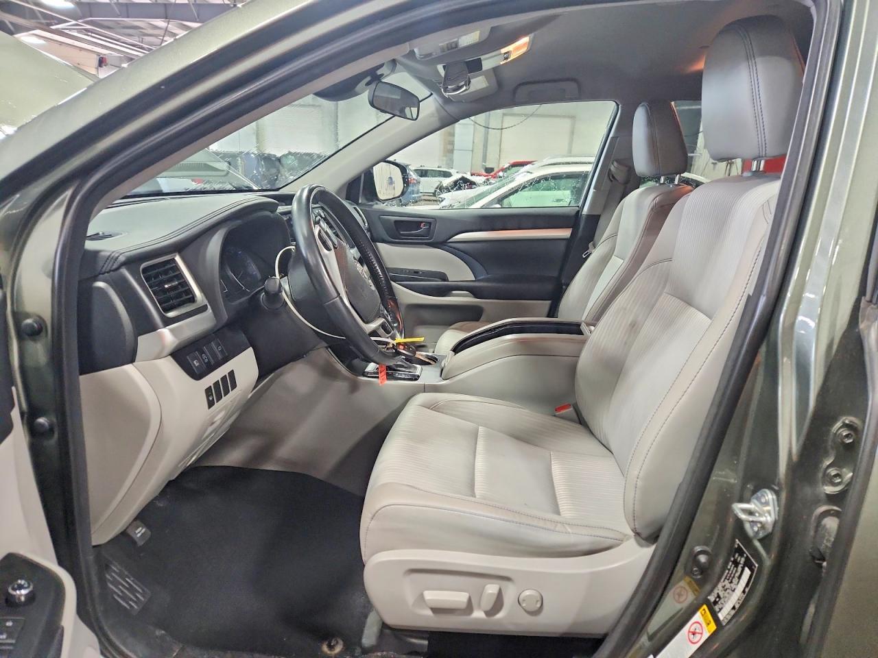 2018 Toyota Highlander Le Plus - Image 7
