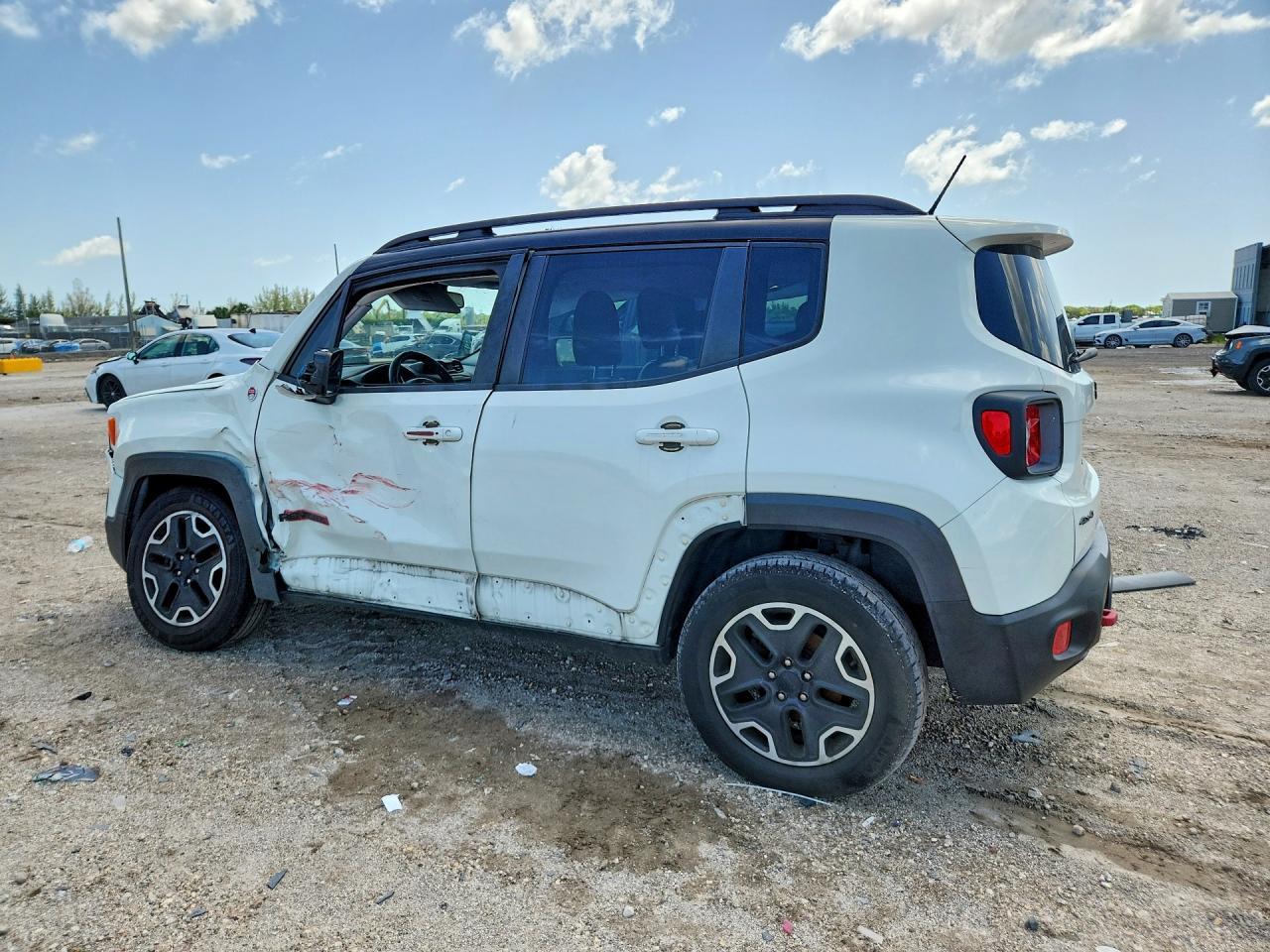 2016 Jeep Renegade Trailhawk - Фото 2