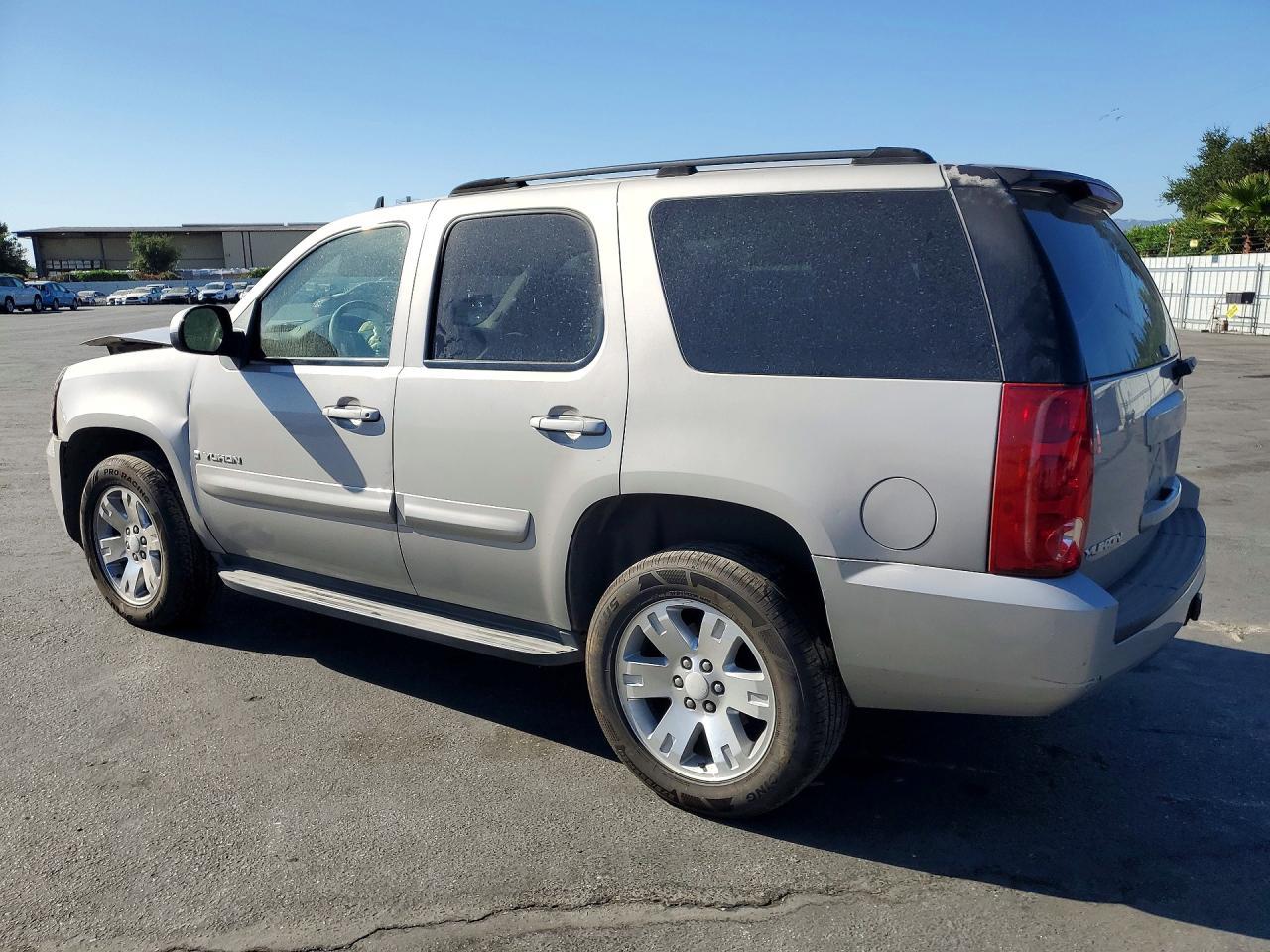 2007 GMC Yukon - Фото 2