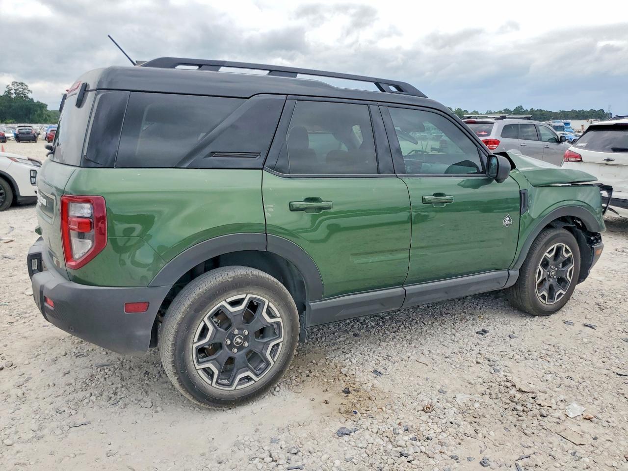 2025 Ford Bronco Sport Outer Banks - Image 3