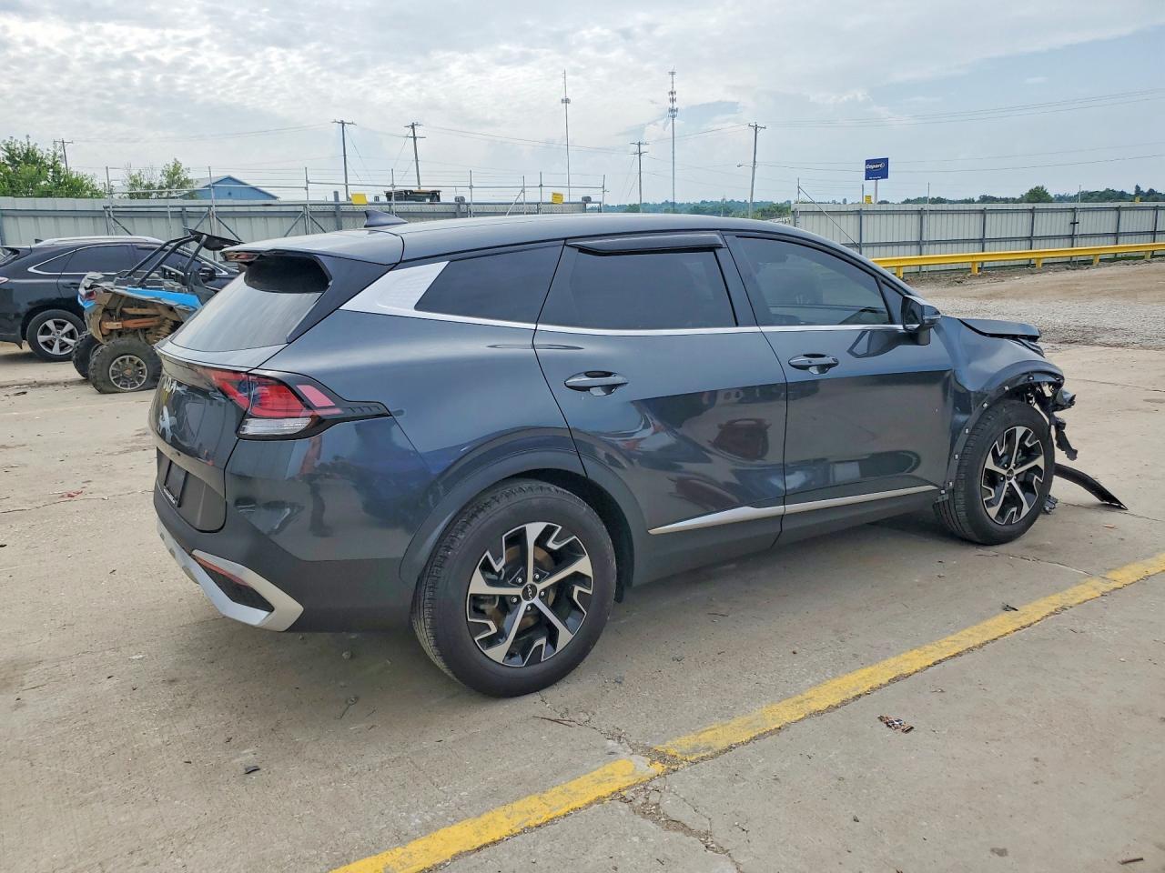 2025 Kia Sportage Ex - Image 3