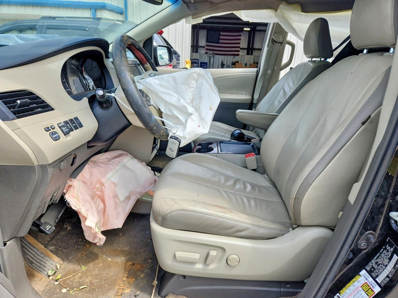 2011 Toyota Sienna Limited 7-Passenger - Image 7
